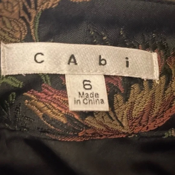 Cabi Tapestry Embroidered Design Pencil Skirt - Truly Gorgeous!! Size 6 - Picture 3 of 6